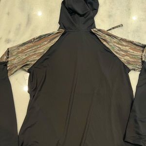 Realtree Women’s Medium long sleeve lightweight hoodie/pullover NWT